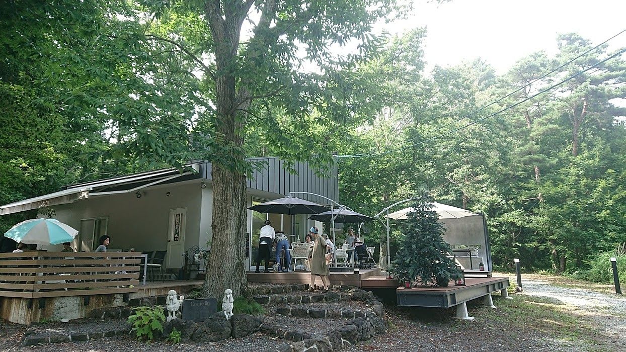 #軽井沢グルメ　テラス席ペット可　カフェ「カフェ&リゾート ディレタント」