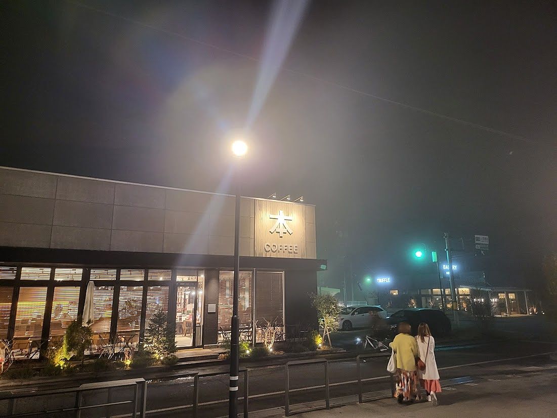 #軽井沢グルメ　店内ペット可書店＆カフェ「軽井沢書店内　MOTOTECA COFFEE KARUIZAWA」