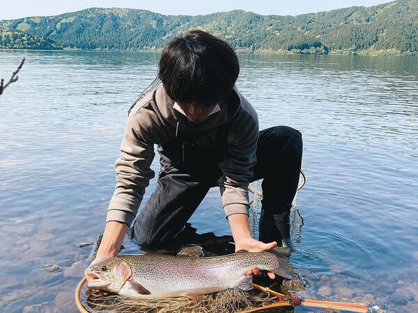 芦ノ湖 自己レコード67センチ レインボートラウト